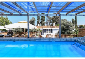 Yalarent Villa Bazelet- Villa with private pool in Tiberias- For families